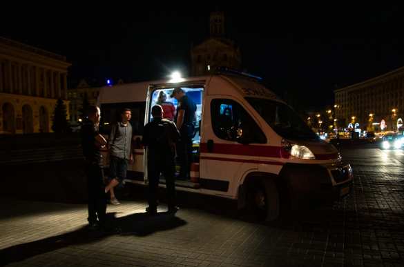 Кровавая поножовщина на Майдане: парню изрезали лицо ножом (ФОТО, ВИДЕО 18+) | Русская весна