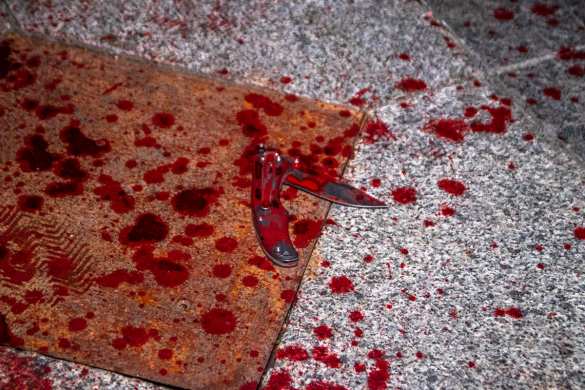 Кровавая поножовщина на Майдане: парню изрезали лицо ножом (ФОТО, ВИДЕО 18+) | Русская весна