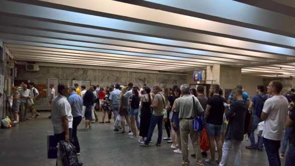 В Киеве резко подорожало метро, в кассах — огромные очереди (ФОТО) | Русская весна