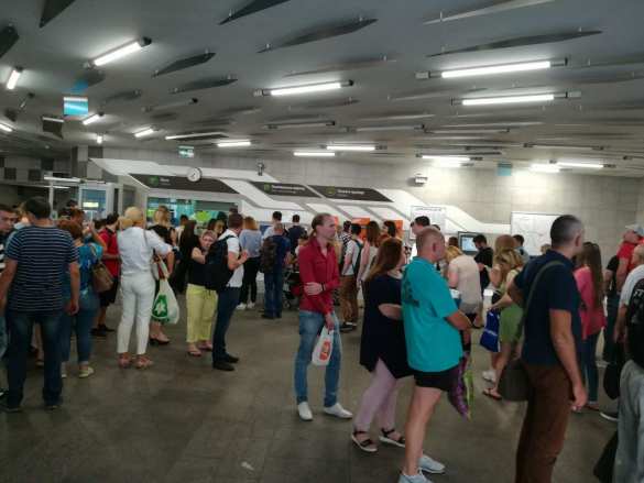 В Киеве резко подорожало метро, в кассах — огромные очереди (ФОТО) | Русская весна