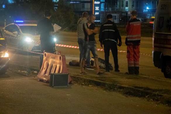 В Киеве человек с перерезанным горлом бросался к автомобилистам с мольбой о помощи (ФОТО, ВИДЕО 18+) | Русская весна