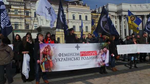 Нацисты напали на феминисток в Киеве (ФОТО, ВИДЕО) | Русская весна