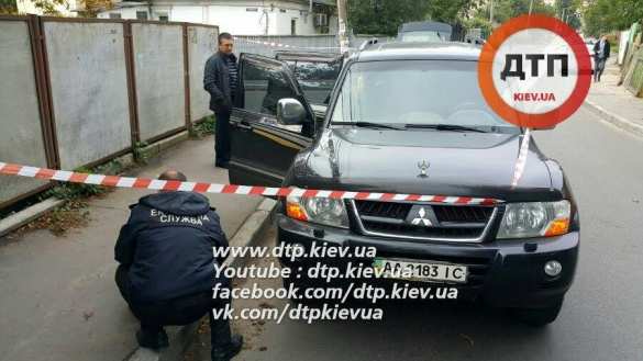 В Киеве нарушитель ПДД избил полицейского и забрал у него оружие (ФОТО) | Русская весна