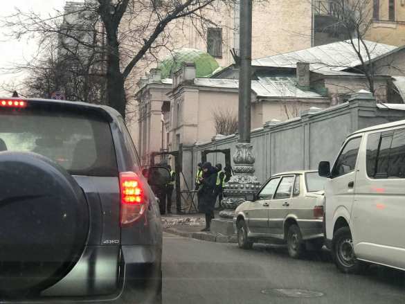 На Украине принимают закон «о реинтеграции Донбасса», под Радой начались столкновения, горят шины (ФОТО, ВИДЕО) | Русская весна