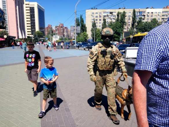 На улицы Киева вывели спецназ СБУ (ФОТО) | Русская весна