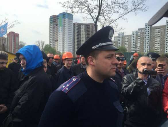 В Киеве произошла бойня между «титушками» и проплаченными «активистами» из-за земельного спора на право строительства (ФОТО+ВИДЕО) | Русская весна