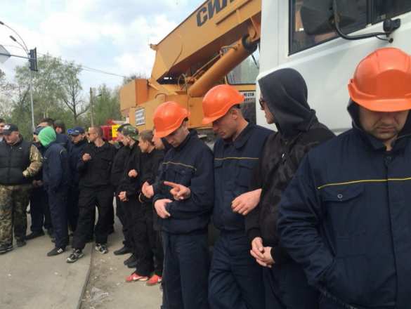 В Киеве произошла бойня между «титушками» и проплаченными «активистами» из-за земельного спора на право строительства (ФОТО+ВИДЕО) | Русская весна