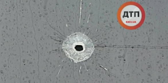 В Киеве вооруженный мужчина угнал маршрутку (+ВИДЕО, ФОТО) | Русская весна