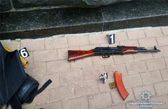 С криком «Крым наш!» вооружённый до зубов мужчина пытался прорваться к Раде (+ВИДЕО, ФОТО) | Русская весна