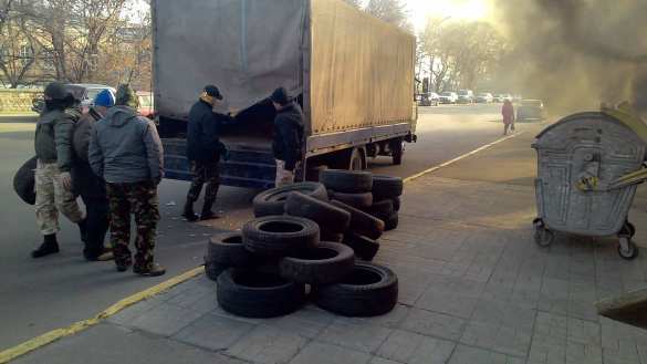 В Кировограде жгут шины, требуя уволить прокурора (фото) | Русская весна