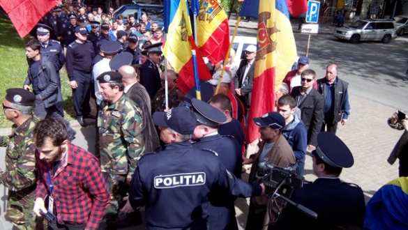 В Кишиневе протестующие окружили Дом Правительства, прорвав полицейский кордон, — источник «Русской Весны» (+ФОТО) | Русская весна