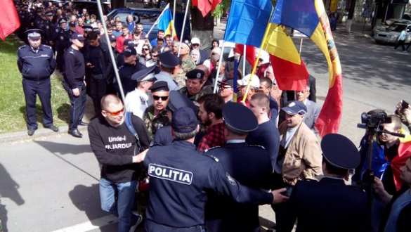 В Кишиневе протестующие окружили Дом Правительства, прорвав полицейский кордон, — источник «Русской Весны» (+ФОТО) | Русская весна