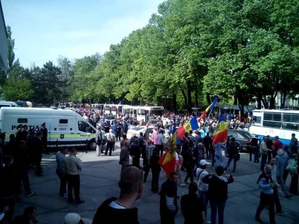 В Кишиневе протестующие окружили Дом Правительства, прорвав полицейский кордон, — источник «Русской Весны» (+ФОТО) | Русская весна