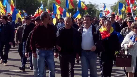 В Кишиневе протестующие окружили Дом Правительства, прорвав полицейский кордон, — источник «Русской Весны» (+ФОТО) | Русская весна