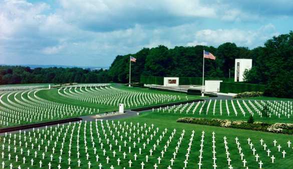 Трамп получил от Юнкера фотографию кладбища и рассказал о любви между США и ЕС (+ФОТО) | Русская весна