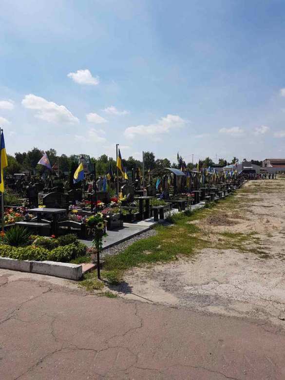 Думаете, всё хорошо? — украинцы в шоке от количества новых могил «атошников» в Киеве (ФОТО) | Русская весна