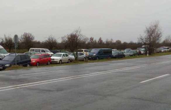 Кладбище «евроблях»: украинцы массово бросают машины в Словакии (ФОТО, ВИДЕО) | Русская весна