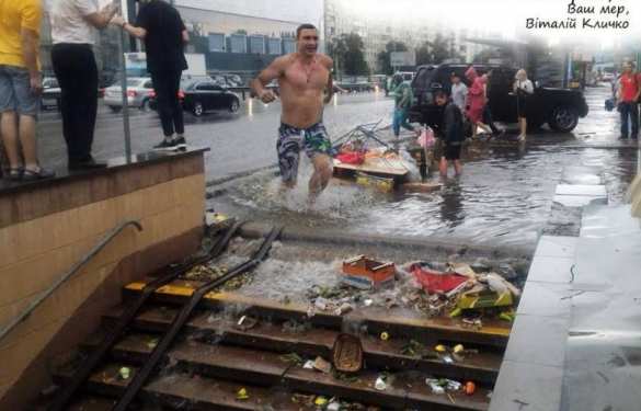 Потоп в Киеве: мусорные реки затопили подземные переходы (ФОТО, ВИДЕО) | Русская весна