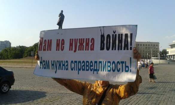 Харьков митингует: толпы фашистов против бесстрашных девушек, женщин и стариков (фото, видео) | Русская весна