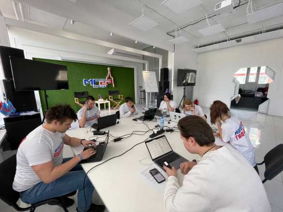 Более 7,5 тысяч заявок о пропавших без вести жителях Мариуполя обработали активисты МГЕР Москвы (ФОТО) | Русская весна