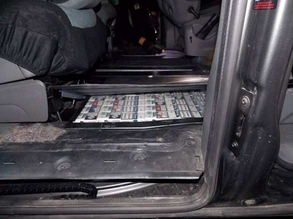 Помощник польского депутата вывозил с Украины контрабандные сигареты и янтарь (ФОТО) | Русская весна