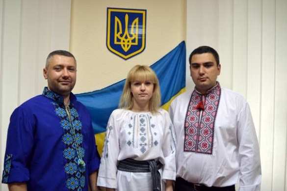 Вышиванкой по криминалу: на Донбассе полицейские пришли на работу в национальной одежде (ФОТО) | Русская весна