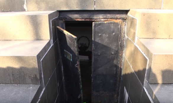 Последствия взлома склепа советского командира Котовского в Одесской области (ФОТО, ВИДЕО) | Русская весна