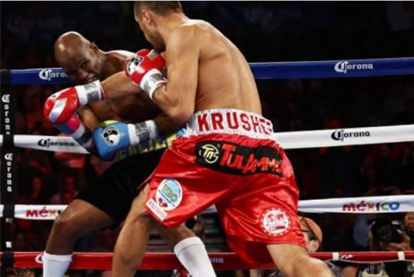 Проигравший американский боксер «Палач» Хопкинс сравнил себя с незалэжной Украиной перед боем с Ковалевым, а на бой вышел в цветах украинского флага (фото) | Русская весна