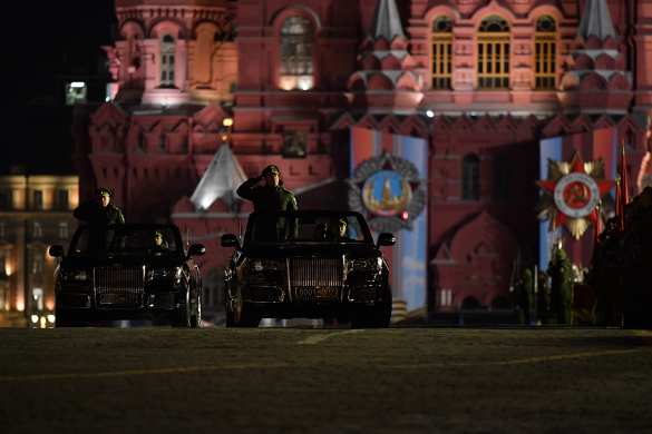 Ночь у Кремля: «Арматы», «Бумеранги» и «Курганцы» — яркие кадры новейшей техники (ФОТО, ВИДЕО) | Русская весна