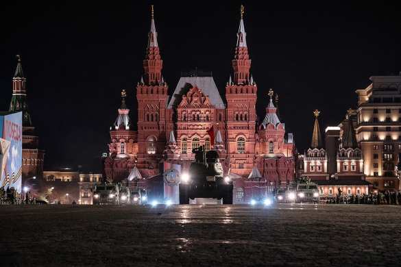 Ночь у Кремля: «Арматы», «Бумеранги» и «Курганцы» — яркие кадры новейшей техники (ФОТО, ВИДЕО) | Русская весна