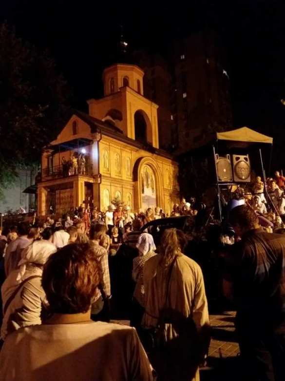 Неонацисты и Аваков посрамлены: десятки тысяч верующих восточного и западного крыла Крестного хода вошли в Киев (+ФОТО, ВИДЕО) | Русская весна