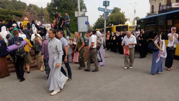 Крестный ход в Киеве двинулся в сторону Владимирской горки. Смотрите и комментируйте с «Русской Весной» (ПРЯМАЯ ТРАНСЛЯЦИЯ, ФОТО) | Русская весна