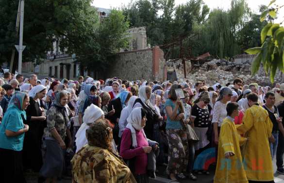 В Луганске Крестным ходом за мир прошли пять тысяч человек (ФОТО, ВИДЕО) | Русская весна