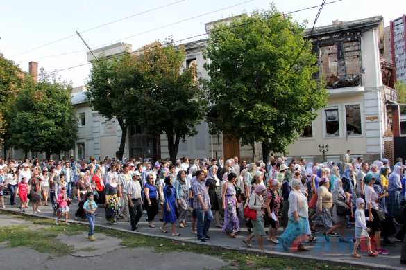 В Луганске Крестным ходом за мир прошли пять тысяч человек (ФОТО, ВИДЕО) | Русская весна