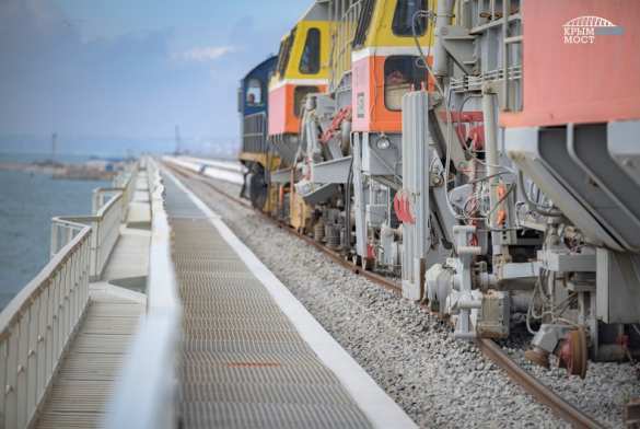 Железнодорожные пути дошли до середины Крымского моста (ФОТО, ВИДЕО) | Русская весна