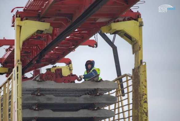 Железнодорожные пути дошли до середины Крымского моста (ФОТО, ВИДЕО) | Русская весна