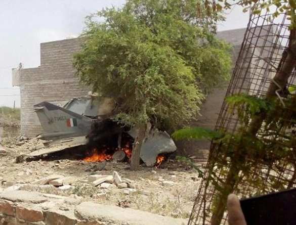 В Индии истребитель врезался в жилой дом (ФОТО, ВИДЕО) | Русская весна