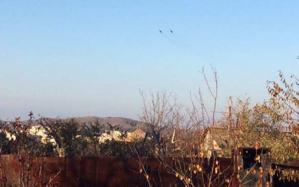 «Грачи» прилетели: над Крымским мостом кружат штурмовики (ФОТО, ВИДЕО) | Русская весна