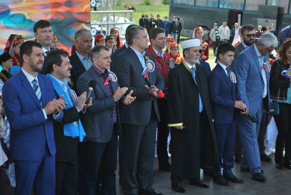 Крымские татары под российскими и национальными флагами отметили праздник «Хыдырлез» (ФОТОРЕПОРТАЖ) | Русская весна