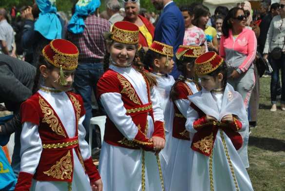 Крымские татары под российскими и национальными флагами отметили праздник «Хыдырлез» (ФОТОРЕПОРТАЖ) | Русская весна