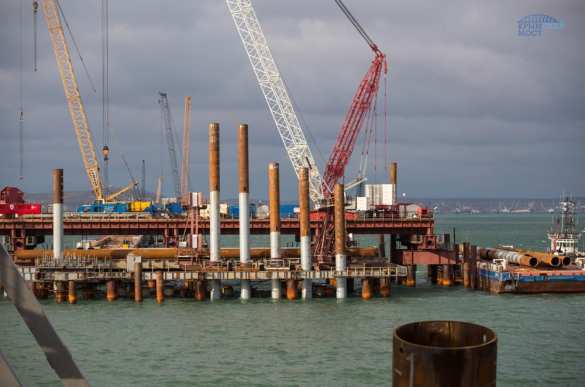 На строительстве Крымского моста возведено 200 опор (ФОТО, ВИДЕО) | Русская весна