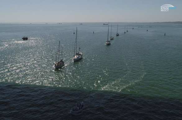 Парусная регата прошла под аркой Крымского моста (ФОТО, ВИДЕО) | Русская весна