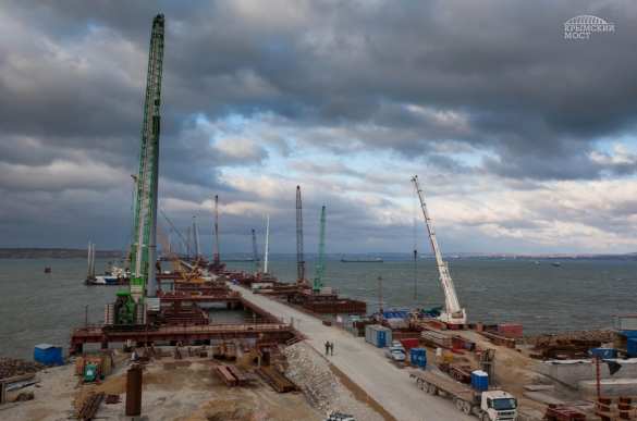 На строительстве Крымского моста возведено 200 опор (ФОТО, ВИДЕО) | Русская весна