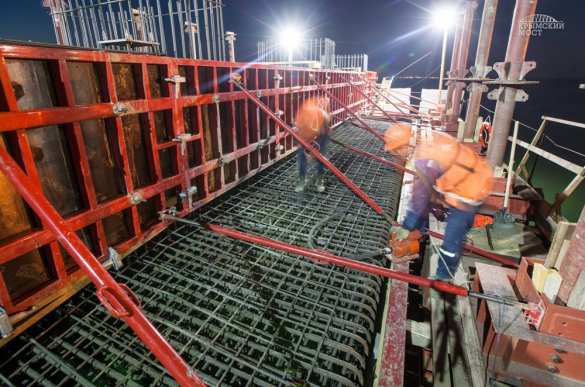 «Мы устойчиво вышли в акваторию» — как продвигается строительство Крымского моста (ФОТО) | Русская весна