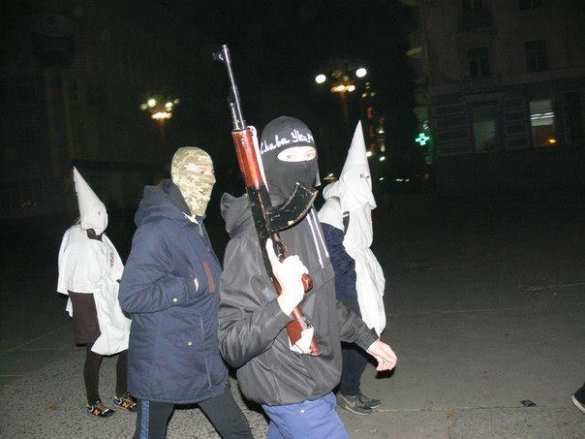 Хэллоуин в Суммах В Сумах неонацисты оделись в костюмы Ку-клукс-клана (ФОТО) | Русская весна