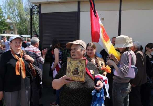 СРОЧНО: В Одессе собравшихся почтить память жертв Одесской Хатыни вытесняют с Куликова поля (+ФОТО, ВИДЕО) | Русская весна