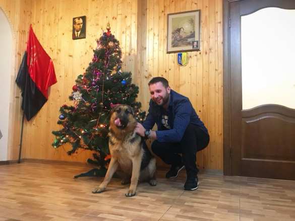 «Легенда майдана» депутат Парасюк превратил свою городскую квартиру в хлев (ФОТОФАКТ) | Русская весна