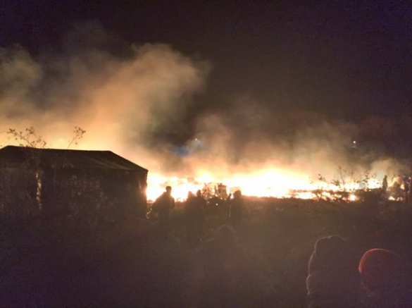 МОЛНИЯ: Подожжен лагерь беженцев под Парижем, погибли люди, горят палатки и лес (ФОТО, ВИДЕО) | Русская весна