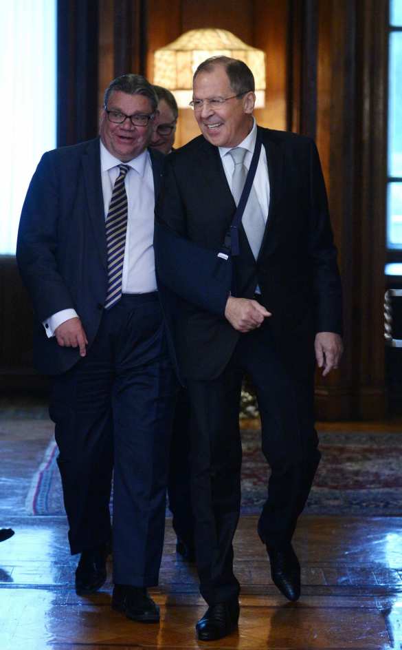 Лавров появился на официальной встрече с перебинтованной рукой (ФОТО)  | Русская весна