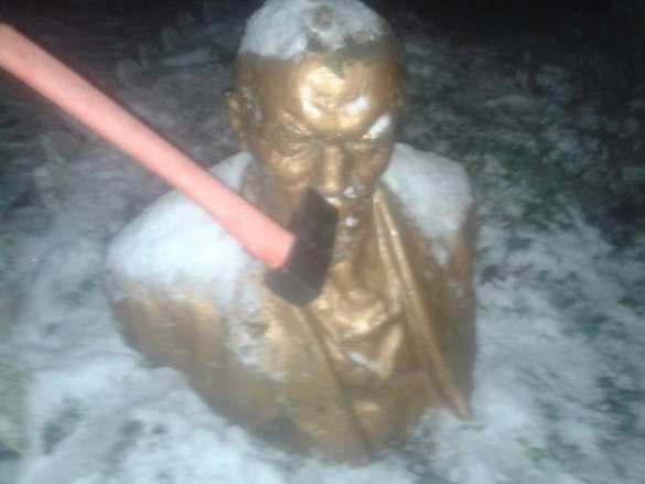 Война памятников в Одессе продолжается: изуродовали Ильича (фото) | Русская весна